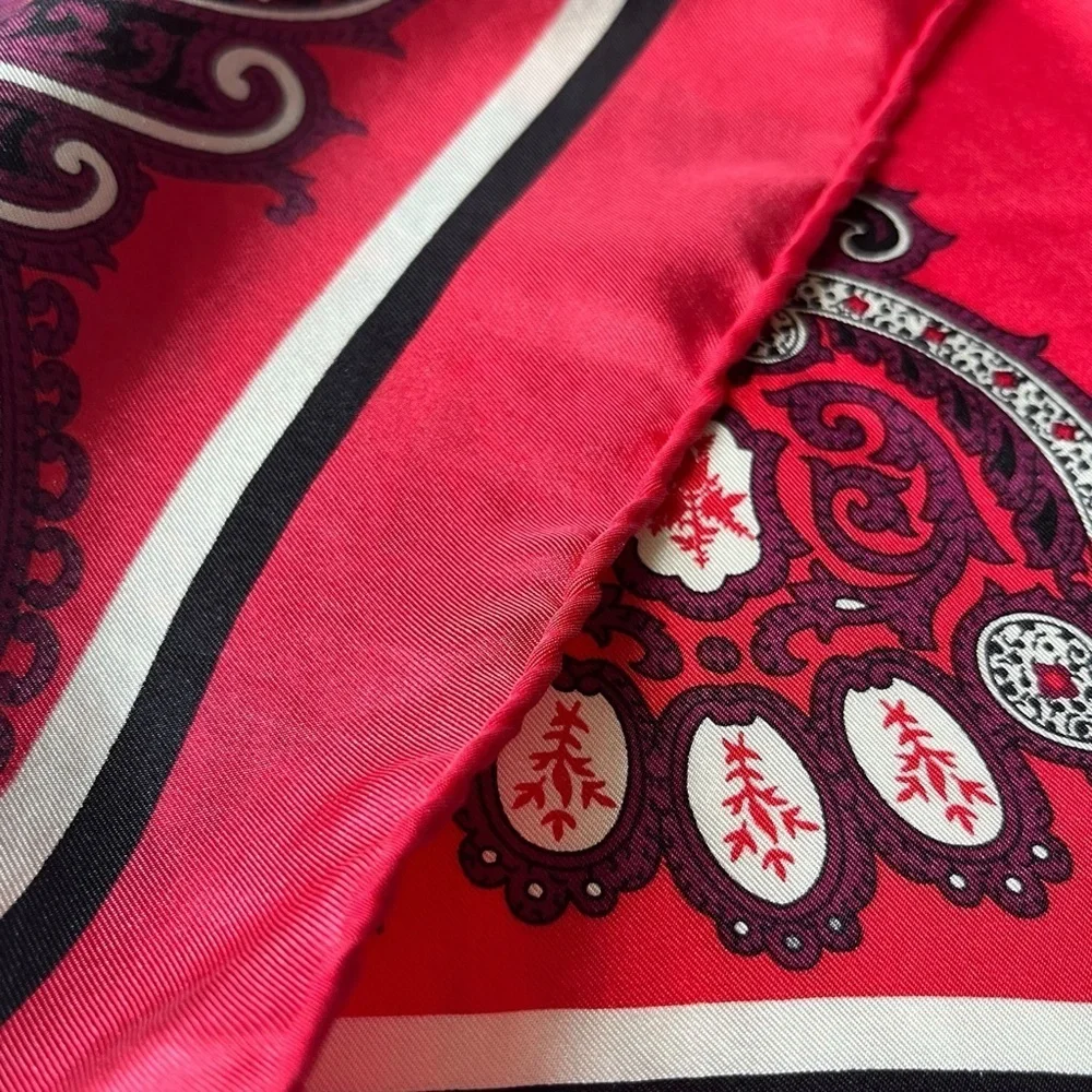 VTG 80s Satin Silk Red Paisley Floral Bandana Scarf Headscarf Neckerchief 26.5”